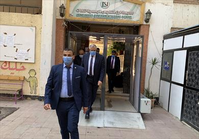 وزير الزراعة يدلي بصوته بانتخابات الشيوخ