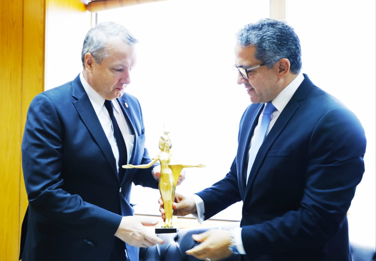 وزير السياحة يستقبل سفير المجر
