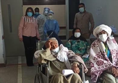 تعافي وخروج 5 حالات من مصابي كورونا بعزل قنا العام