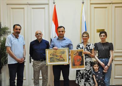 بحضور أسرة صاروخان.. الإعداد لمعرض روسيا في ذاكرة الكاريكاتير