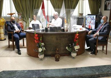 إنشاء نماذج تجارية وأنشطة تخزينية ولوجيستية