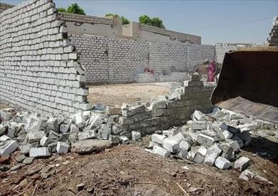 إزالة حالة تعدٍ علي أراضي أملاك دولة بمركز المنيا