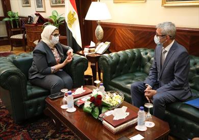 رومانيا تدعم مصر بـ525 ألف جرعة من لقاح أسترازينيكا تصل مطار القاهرة الدولي اليوم