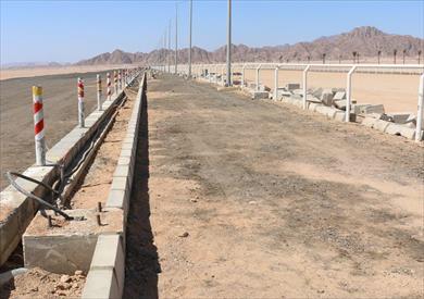 إنشاء طريق مخصص لسيارات البث بمضمار الهجن الدولي بشرم الشيخ