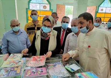 نائب محافظ الوادي الجديد تفتتح معرض مستلزمات المدارس بالداخلة