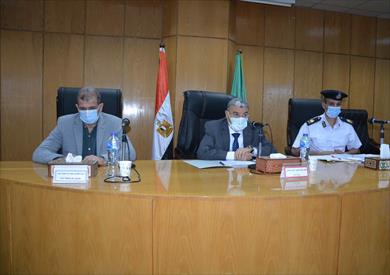 محافظ المنيا يبحث الاستعدادات لتنفيذ الموجة الـ18 لإزالة التعديات