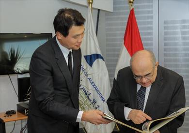 مدير مكتبة الاسكندرية وسفير كوريا الجنوبية