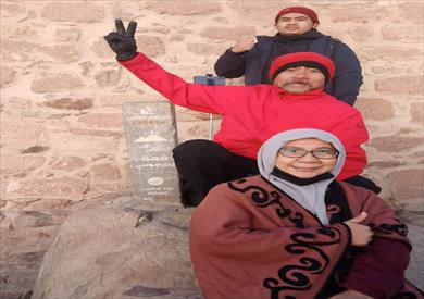 سفير إندونيسيا يصعد جبل موسى بسانت كاترين