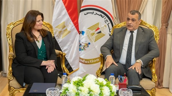 وزيرا الإنتاج الحربي والهجرة يبحثان دعم المصريين بالخارج في إقامة مشروعات استثمارية