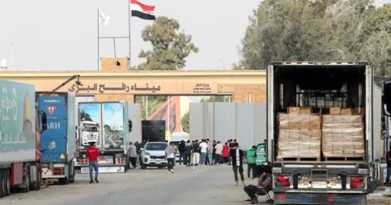 مصر تؤكد استمرار فتح معبر رفح البري لدخول المساعدات إلى غزة