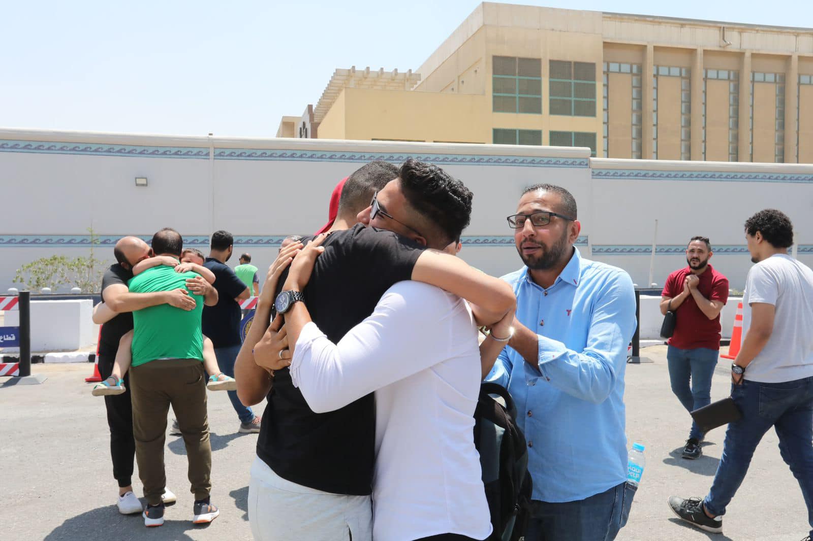 بالأسماء.. لجنة العفو الرئاسي تعلن الإفراج عن 33 شخصا من المحبوسين احتياطيا  - بوابة الشروق - نسخة الموبايل