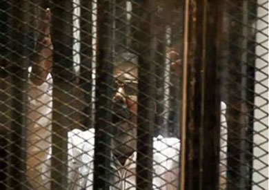 الرئيس المعزول محمد مرسي في قفص الاتهام -ارشيفية