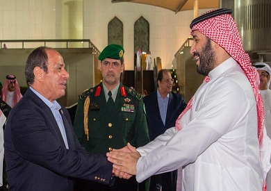 الرئيس السيسي يغادر السعودية بعد مباحثاته مع ولي العهد.. وبن سلمان في مقدمه  مودعيه - بوابة الشروق - نسخة الموبايل