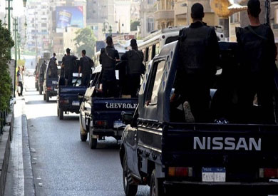 حملات أمنية بعدد من المحافظات لضبط الخارجين عن القانون