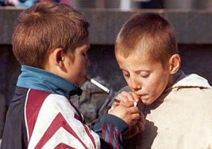 أطفال مدخنين