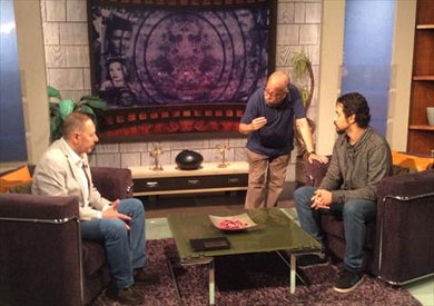 المعد بين ضيفيه