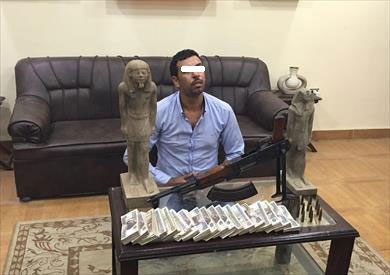 ضبط أحد المتهمين بواقعة إختطاف رجل الاعمال السعودي وبحوزته تمثال و180 الف جنيه