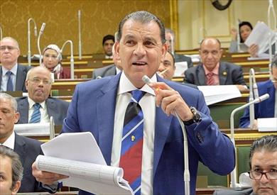 حاتم باشات رئيس لجنة الشؤون الإفريقية بمجلس النواب