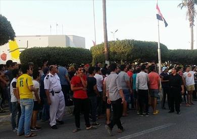 اعتصام طلاب الثانوية أمام مبنى محافظة الإسماعيلية