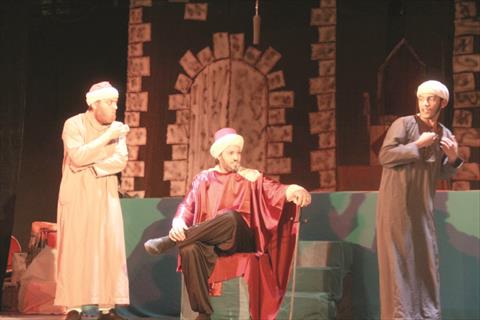 مسرحية رجل القلعة