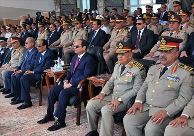 الرئيس السيسي يشهد الاحتفال بتخريج الدفعة 153 متطوعين من معهد ضباط الصف المعلمين بالقوات المسلحة