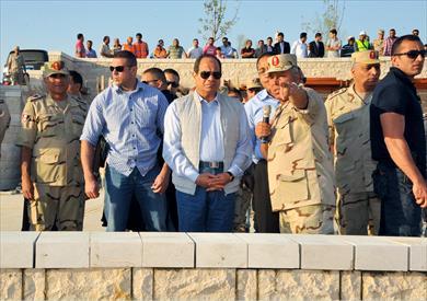 السيسى يقوم بجولة تفقدية لمشروع مدينة الحلال