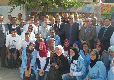 طلاب جامعة بنها يجملون الكليات