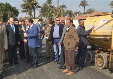 محافظ بني سويف يتابع موقف المرافق والخدمات بقرية الميمون ويفتتح تطوير مدرسة النويشي الابتدائية بالقرية