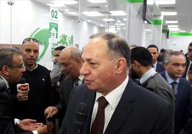 مدير الأحوال المدنية يتفقد مكاتب البريد أثناء استخراج شهادات الميلاد والزواج