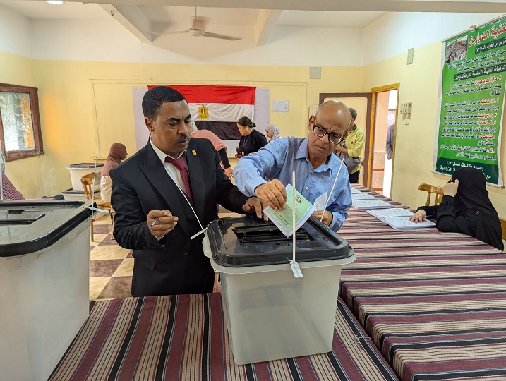 من داخل لجان مدرسة جمال عبد الناصر بالدقي.. تصوير هبة الخولي