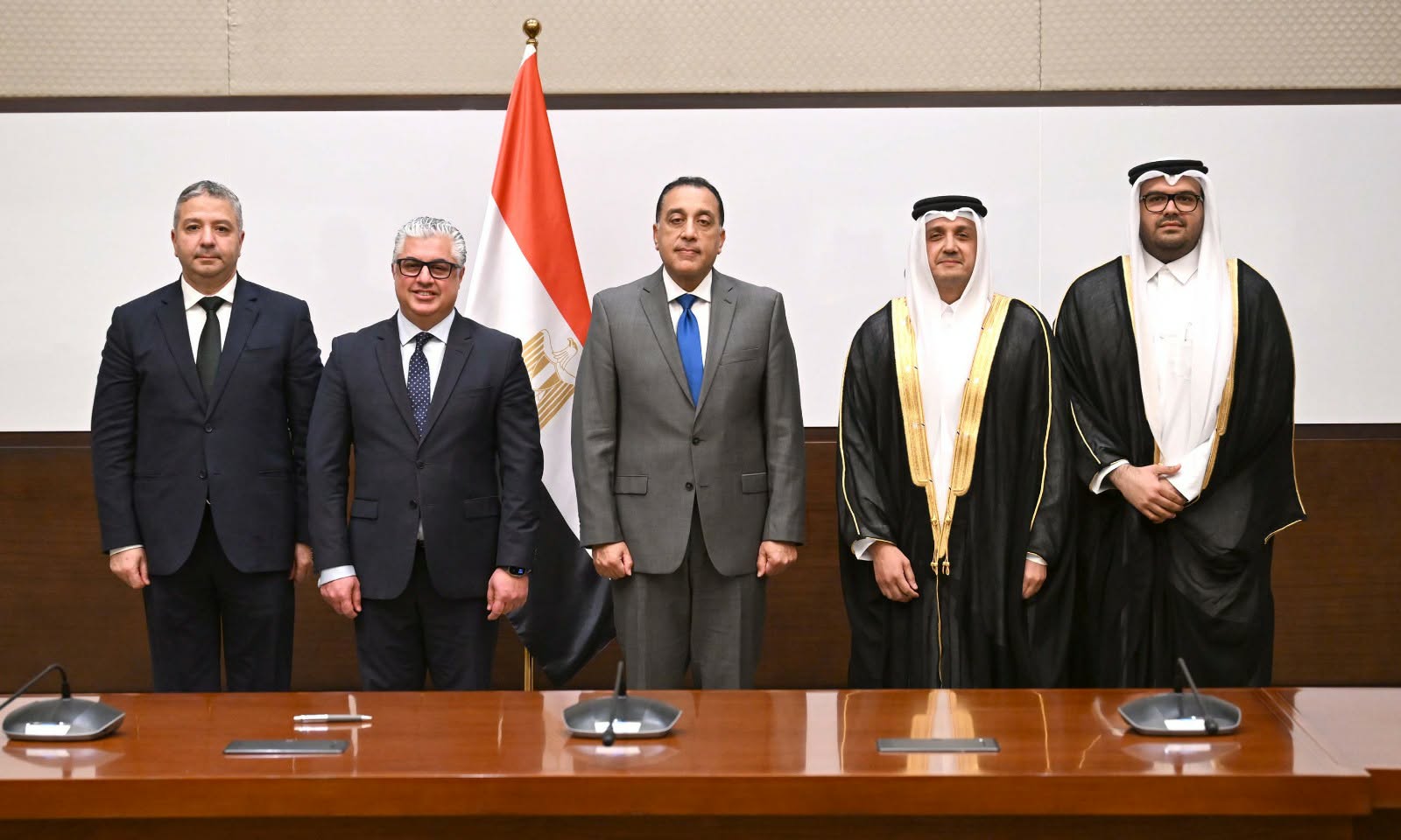 رئيس الوزراء يشهد توقيع عقد مشروع شركة المانع القابضة القطرية لإنتاج وقود الطائرات المستدام بالسخنة 