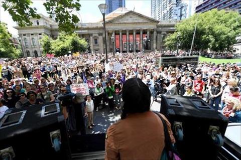 الآلاف يشاركون في «مسيرة النساء» ضد «ترامب»