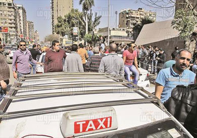 وقفة سائقي التاكسي الأبيض أمام مجلس الدولة- تصوير أحمد عبد اللطيف