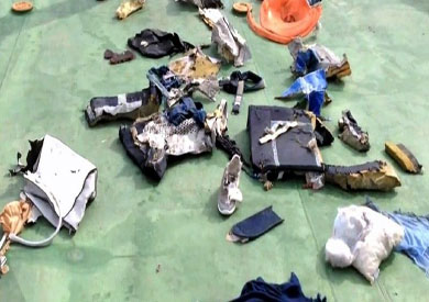 بعض متعلقات ركاب الطائة المنكوبه وأجزاء من حطمها