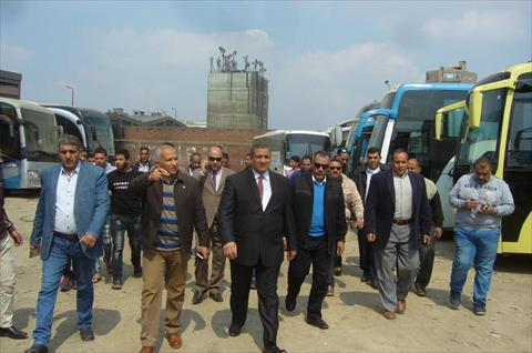 أثناء تفقد نائب المحافظ لشارع بور سعيد لنقل الباعة الجائلين