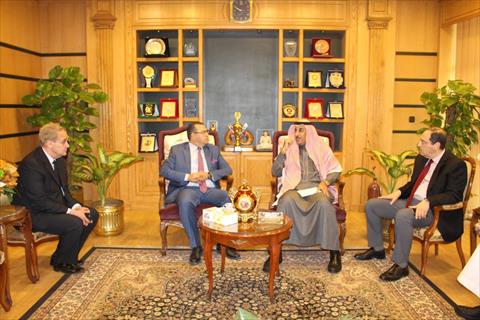 رئيس جامعة المنصورة يستقبل المستشار الثقافى السعودى