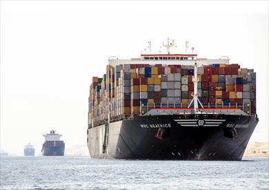 106 سفينة تعبر قناة السويس بحمولات 6.4 مليون طن خلال يومين