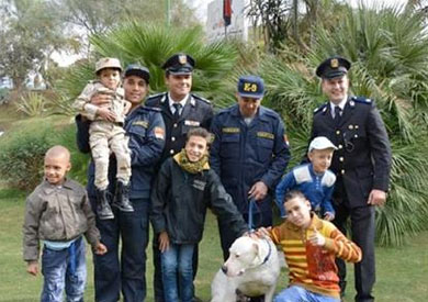 وفد من أكاديمية الشرطة في زيارة لمستشفى 57357