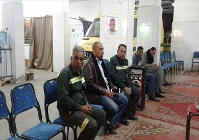 مسعفين فى عزاء زميلهم بالعريش