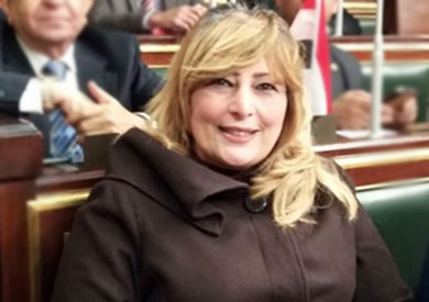 النائبة إليزابيث شاكر