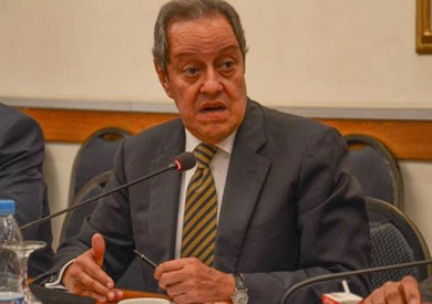 منير فخري عبد النور وزير الصناعة