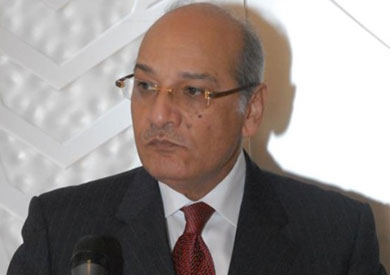 محمود أبو العيون، محافظ البنك المركزي الأسبق