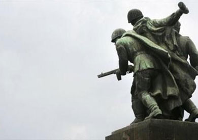 النصب التذكاري للجيش الأحمر السوفيتي بالعاصمة البولندية وارسو