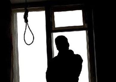 انتحار أحد «حانوتية سوهاج» المتهمين بذبح طفل ودفنه بالمقابر في محبسه