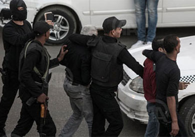 حبس 5 أشخاص تشاجروا بسبب «ركن» سيارة بالإسكندرية