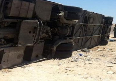 مصرع 5 وإصابة 14 في حادث انقلاب أتوبيس