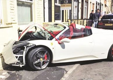 السيارة المدمرة