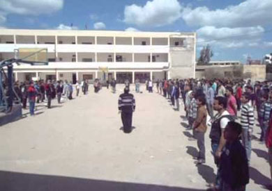 طالب بالمدرسة الزخرفية في كفر الدوار يتعدى على مراقب بمطواة