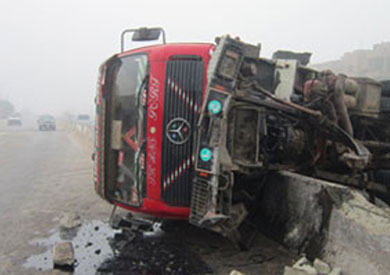 انقلبت سيارة نقل