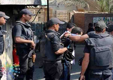 القبض على أحد الأشخاص وبحوزته 92 بندقية خرطوش